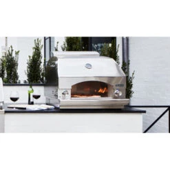 Lynx 30-Inch Built-in/Countertop Napoli Outdoor Oven - LPZA-LP/NG 3 Lynx 30-Inch Built-in/Countertop Napoli Outdoor Oven - LPZA-LP/NG -Elite Patio Direct Shop lynxoutdoorpizzaovenlifestyle